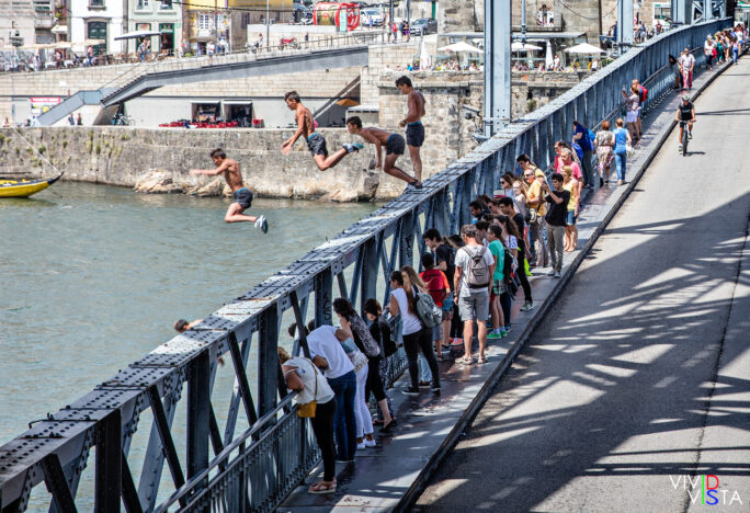 Bridge Jumper on Ponte Luiz I in Porto, Portugal